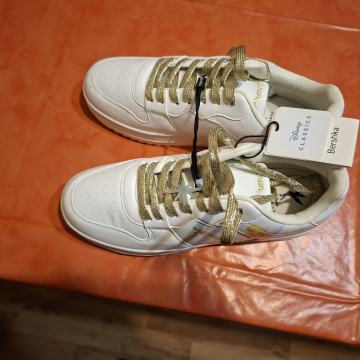 Prodam nove ženske superge