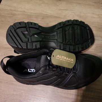 prodam žeske nizke črne čevlje