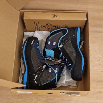 Ženski visoki pohodniški čevlji Salewa Crow GTX št.38,5 NOVO Z ETIKETO