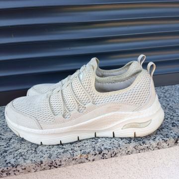 Skechers