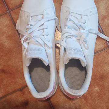 Nove superge Adidas.