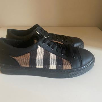 Superge Burberry