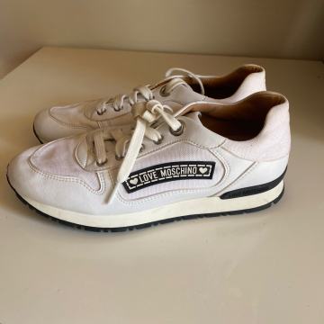 Superge Moschino