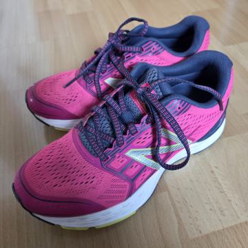 Superge New Balance vel. 36,5 praktično nove