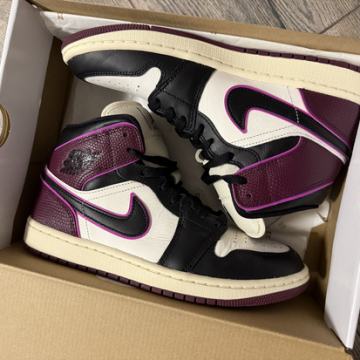 Superge Nike Air Jordans 1 Mid Se
