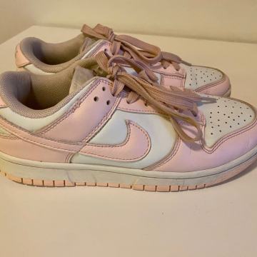 Superge Nike roza
