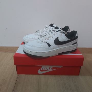 Superge Nike
