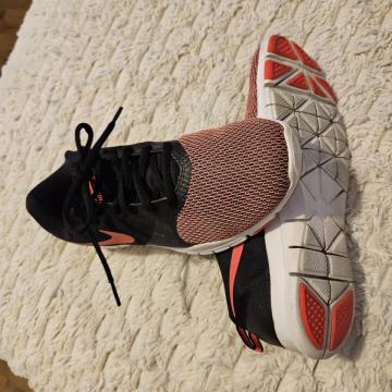 Superge Nike st 38