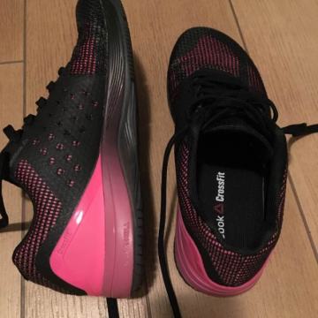 Superge Reebok št.39