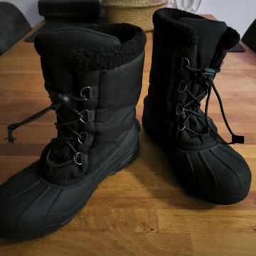 Toplejši podloženi škornji znamke Sorel - št. 36