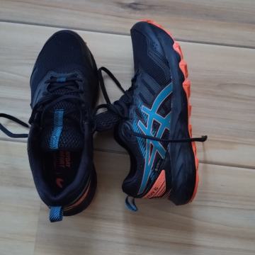 Treking čevlji ASICS