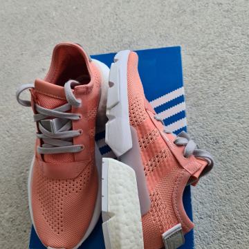 nove ženske superge Adidas št.39 in pol