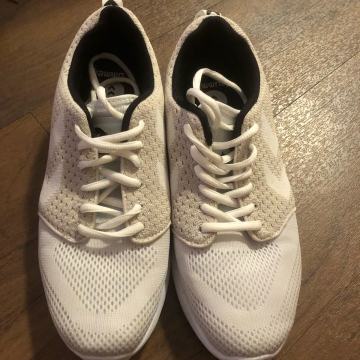Zenske superge za prosti cas Hummel st. 40