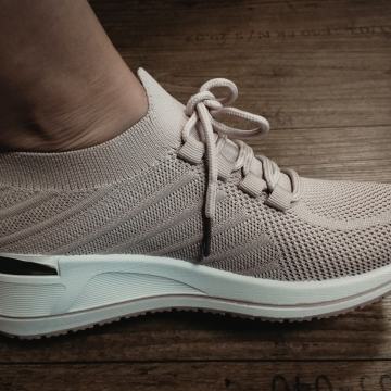 Ženski športni elegantni čevlji, velikost 37