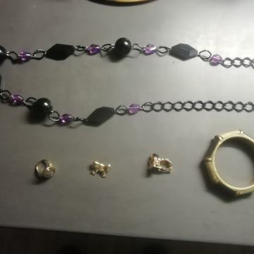 BIZUTERIJA  KOMPLET 1  CENA 19 EUR KOMPLET NA SLIKI  CENA 19 EUR