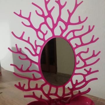 Plastično stojalo za obešanje bižuterije z ogledalom