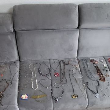 Uhani, ogrlice, zapestnice, prstani