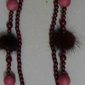 Verižica s cofki iz krzna