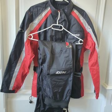 Dežni motoristični kombinezoni