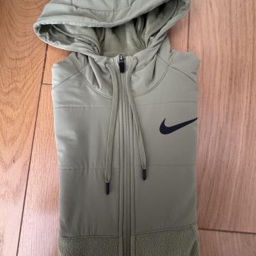 Moški Nike Therma-Fit brezrokavnik s kapuco