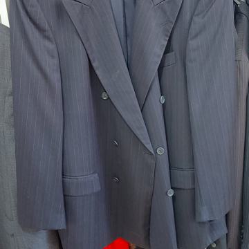 Prodam večje število moških oblek, velikost. 52 - 54