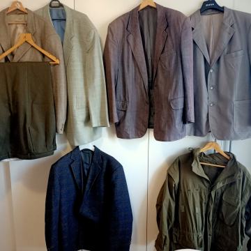 Suknjiči, hlače, srajce in jakna (xl do 2xl) v kompletu za 5 evrov