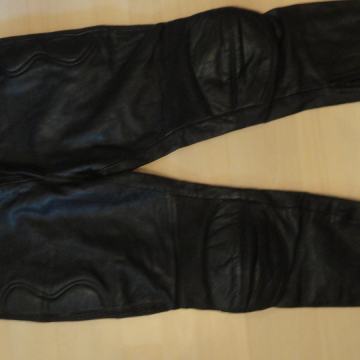 USNJENE MOTORISTIČNE HLAČE ŠT.62