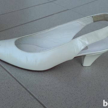 Beli čevlji številka 36