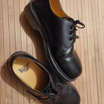 Dr. Martens, nizek črn model