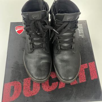 Ducati motoristični mestni čevlji
