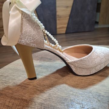 Elegantni ženski čevlji