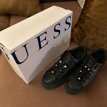 Guess cevlji st. 39