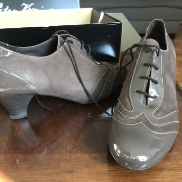 Peter Kozina elegantni usnjeni čevlji s peto št. 40