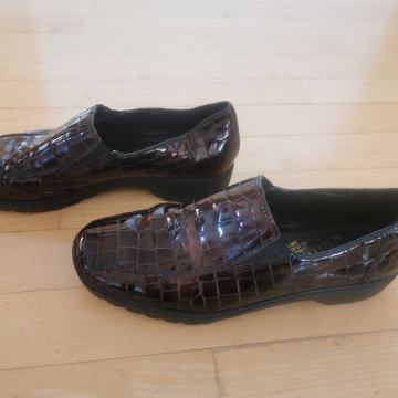 Rieker nizki ženski čevlji vel. 39-40