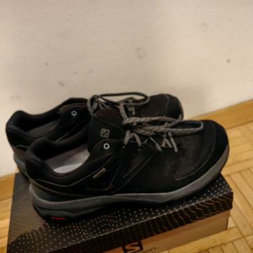 Salomon 42 2/3 goretex pohodni čevlji