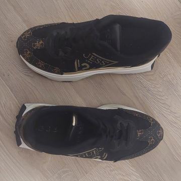 SUPERGE GUESS ORIGINAL KOT NOVE NIČ NOŠENE 36