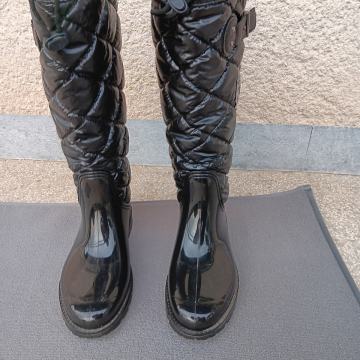 TAMARIS ČRNI ŠKORNJI ZA DEŽ 37