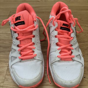 Teniški copati Nike 39