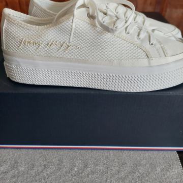 Tommy Hilfiger superge ženske,  40 številka
