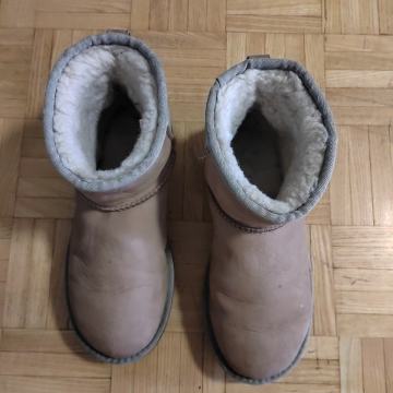 UGG obutev