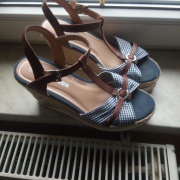 ŽENSKI  NATIKAČI 40 ŠT   10 €