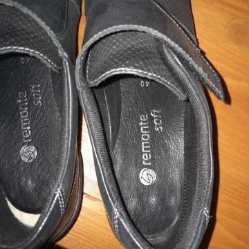 ŽENSKI USNJENI ČEVLJI REMONTE ST. 40