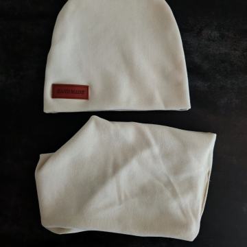 Komplet kape in šala