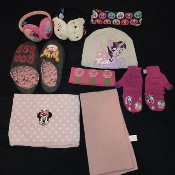 Kape, naušniki, šal, copati, trakovi