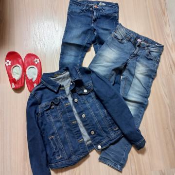 Oblacila deklica cca 6-8let