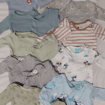 Podvojena oblačila za dvojčka, 56