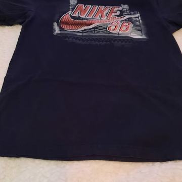 Prodam NIKE- jopico na zadrgo in kratko majico- velikost 10-12 15 EUR