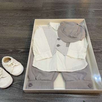 Otroška srajca z brezrokavnikom, hlačami, kapico in čeveljčki, št. 68