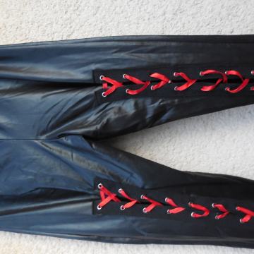 NOVE ČRNE USNJENE PAJKICE S