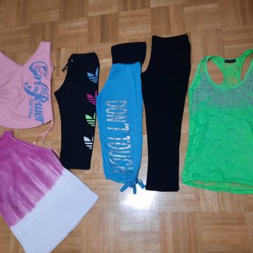 Hlače 3kom. + majčke 3kom. vel XS komplet 12 eur.